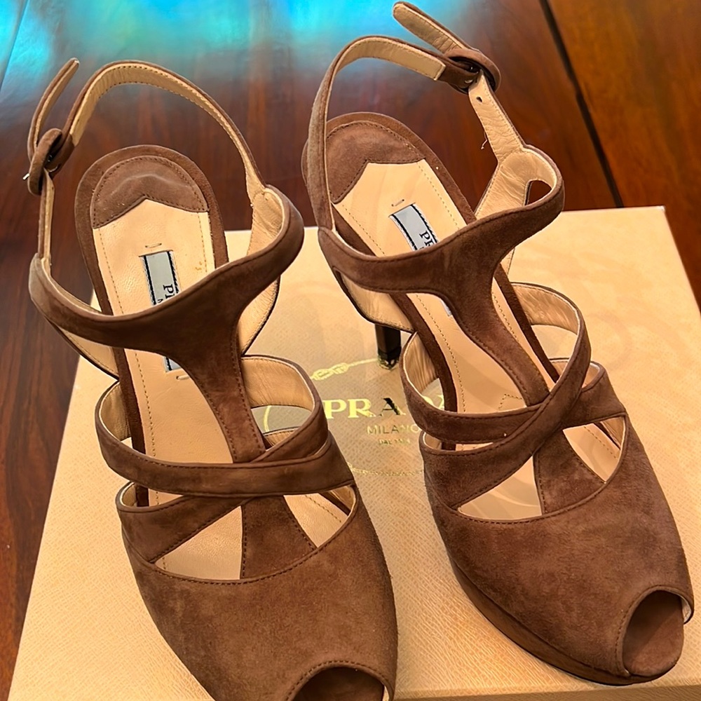 NEVER Worn Prada Tan Suede Platform Hi-Heels. In Original Box! Size 38